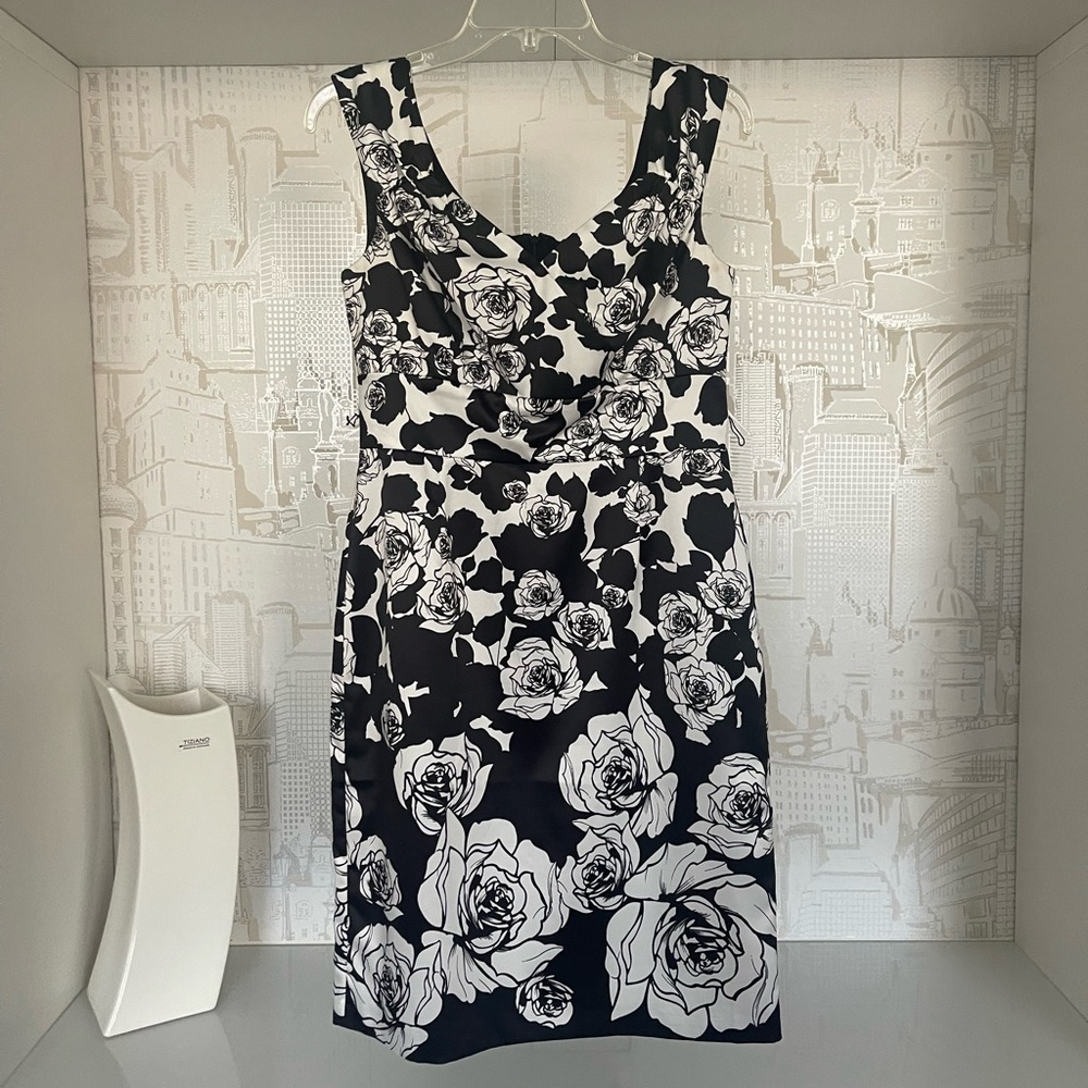 WHBM Midi Sleeveless Straight Silhouette Dress Black and White - Size 6
